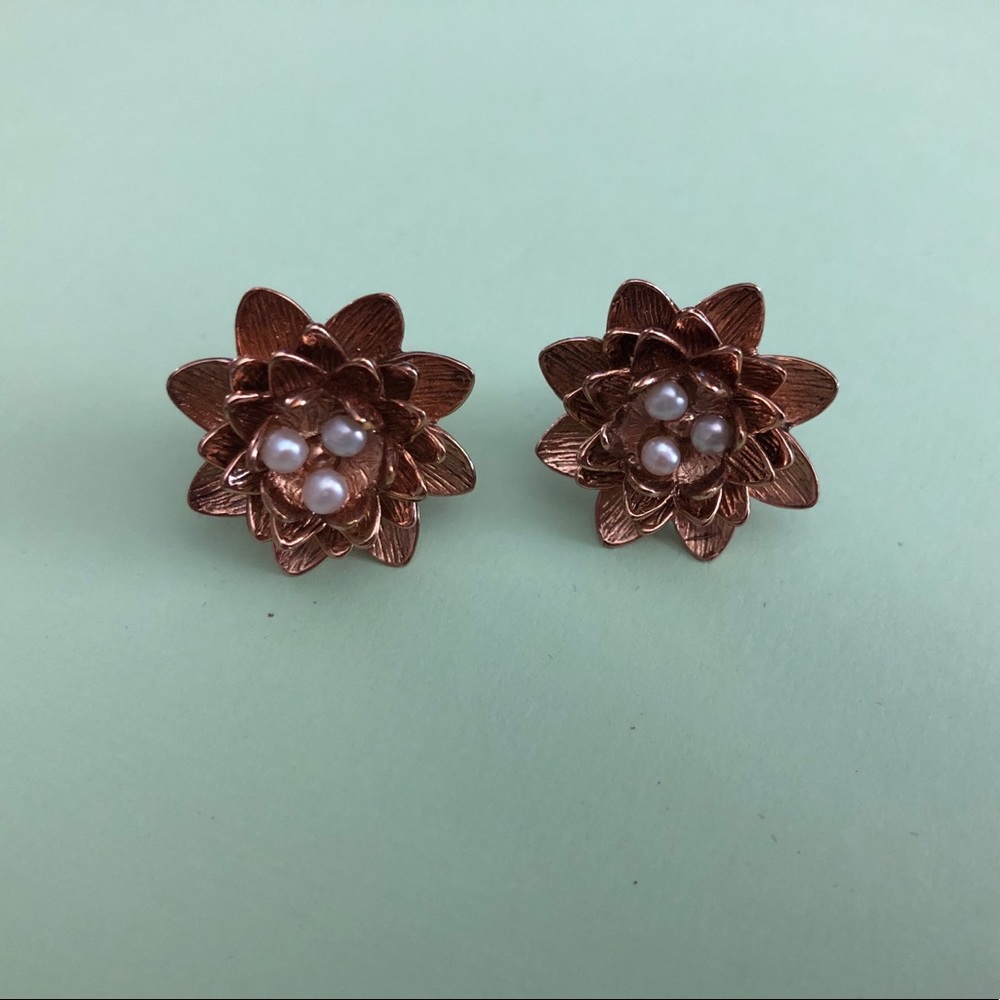 AJA by Anitanja Pearl Water lily earrings